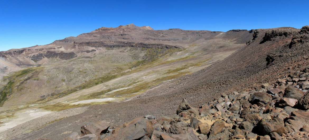 Ascent to Mismi volcano: Hiking