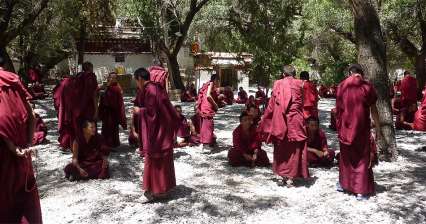 Besichtigung des Klosters Sera