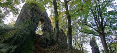 Wycieczka po ruinach zamku Bradlec