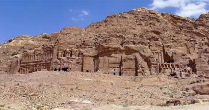 Passeio pelas tumbas reais em Petra