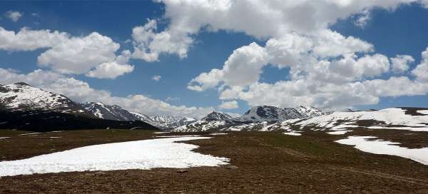 Walk in surroundings of Deosai Top: Weather and season