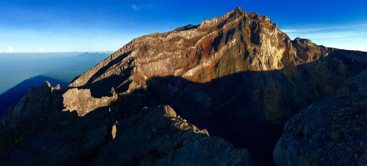 Subindo o vulcão Monte Agung: Turismo