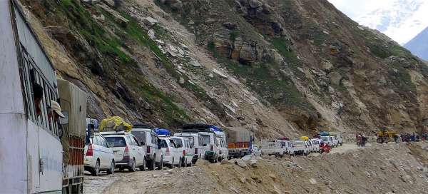 驾车穿过 Rohtang la 山口: 运输