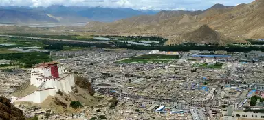 Hike over Shigatse