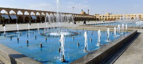 Surroundings of the square Sabzeh: Weather and season