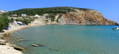 在 Provatas 海滩游泳