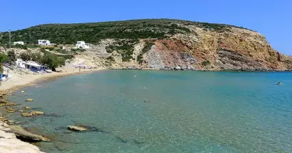 Koupání na pláži Provatas