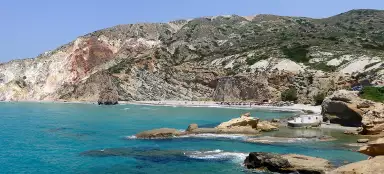 在 Firiplaka 海滩游泳