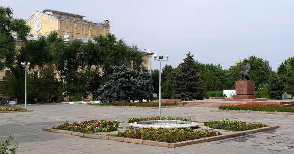 Plaza frente a la ópera