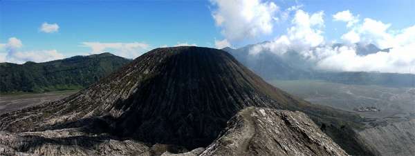 Widok ze szczytu wulkanu