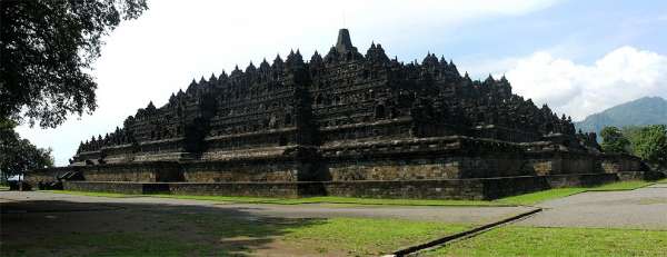 Borobudur monumental