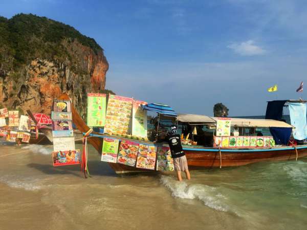 Restaurant sur le bateau