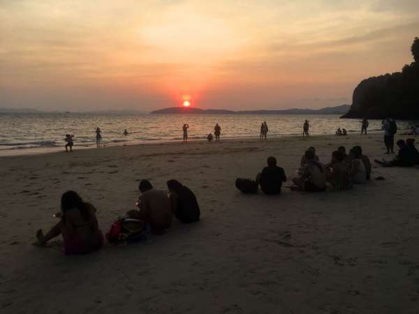 Západy slnka na pláži Phra Nang