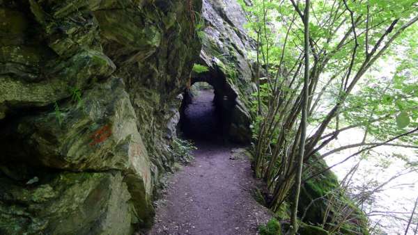 Doorgang door de tunnel