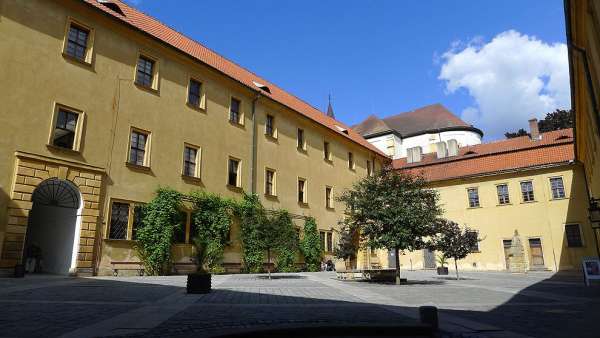 Grote binnenplaats van kasteel Jičín