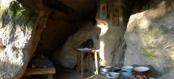 Grotta Rumcajs: Alloggi