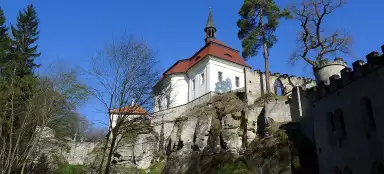 Promenade autour du château Valdštejn
