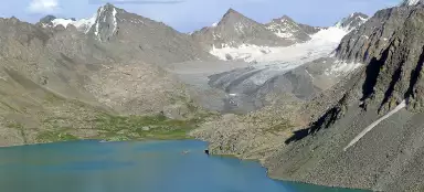 알라 콜 호수로의 상승