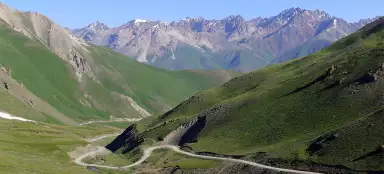 ソンコル湖へ車で向かう