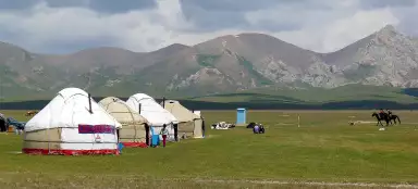 ソンコル湖畔の生活