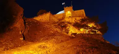 Прогулка к церкви Панагия в Петре.