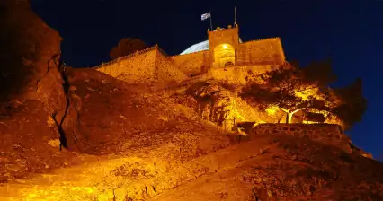 Прогулка к церкви Панагия в Петре.