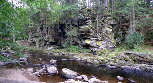 Rock an der Schmuggler-Fußgängerbrücke