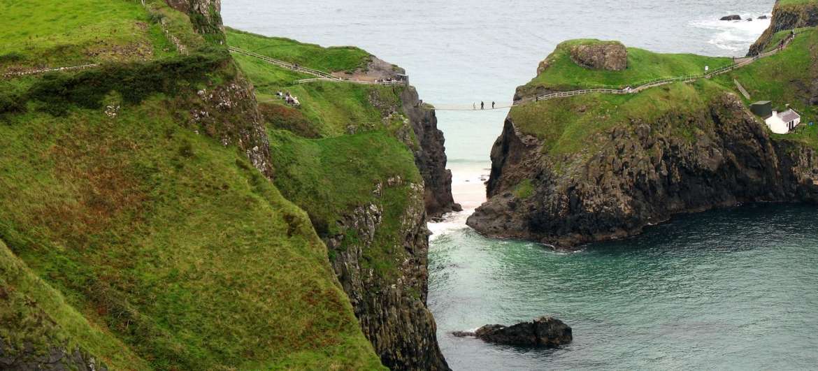 Walk to the islet of Carrick-a-Rede: Hiking