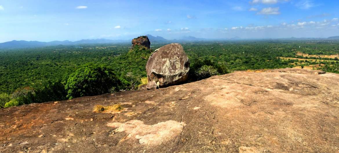 Ascent to Pidurangala Rock: Hiking