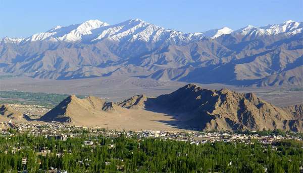 De buitenwijken van Leh, de Indusvallei en het Stokgebergte