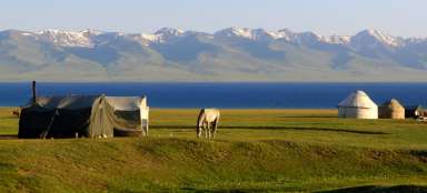 키르기스스탄을 가로지르는 고전적인 관광 서킷