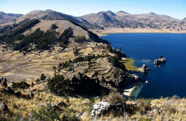 Podejście do punktu widokowego na Titicacu