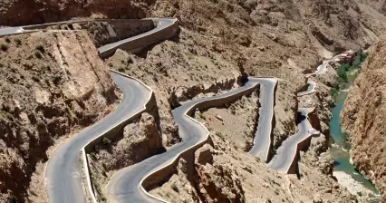 Serpentinas em Dades Canyon