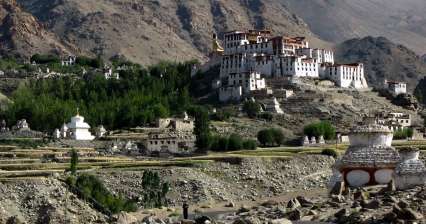 리키르 곰파 수도원