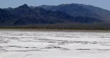 サラール ブリストル湖