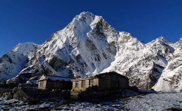 Lodge in Dzonglhe und Cholatse