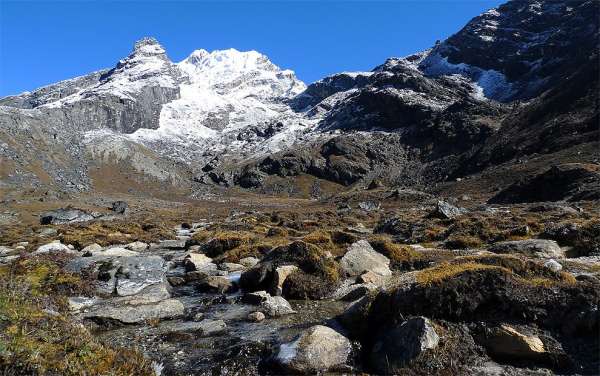 Un valle del pico Lobuche