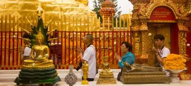 Besuchen Sie den Tempel Wat Phra That Doi Suthep