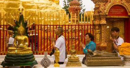 Besuchen Sie den Tempel Wat Phra That Doi Suthep