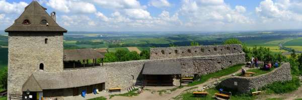 Panorama van het bewaarde deel van het kasteel