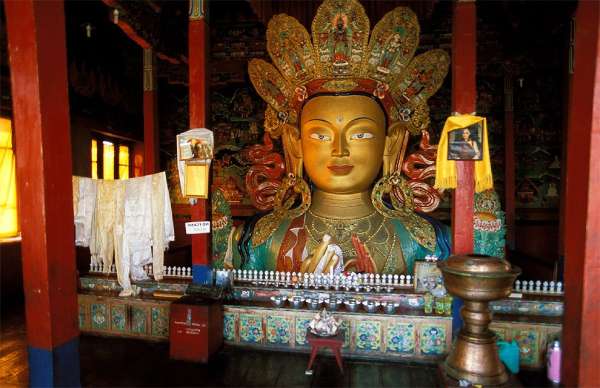 15 metrů vysoký Buddha