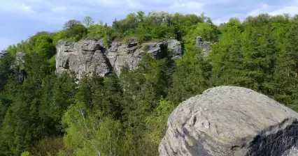 Caminata por Drábské světničky y Klamorna