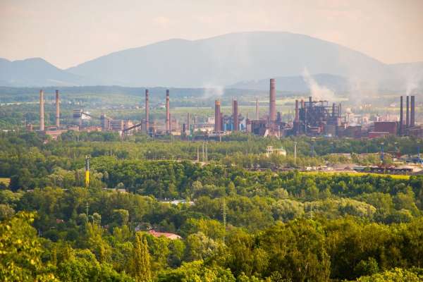 Výhled na ArcelorMittal a horu Smrk