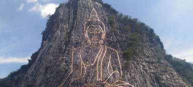 Bouddha dans le rocher