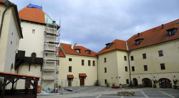 Binnenplaats van het kasteel van Kadaň