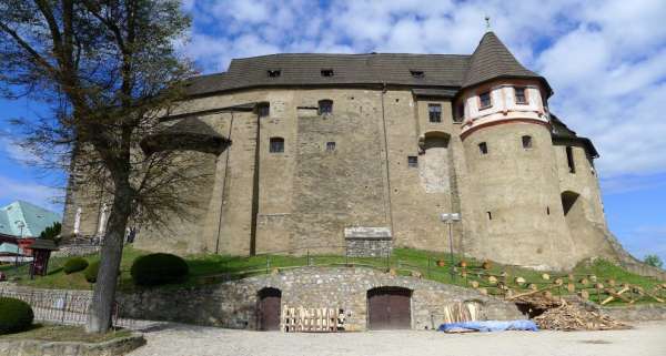 Onder het kasteel van Loket