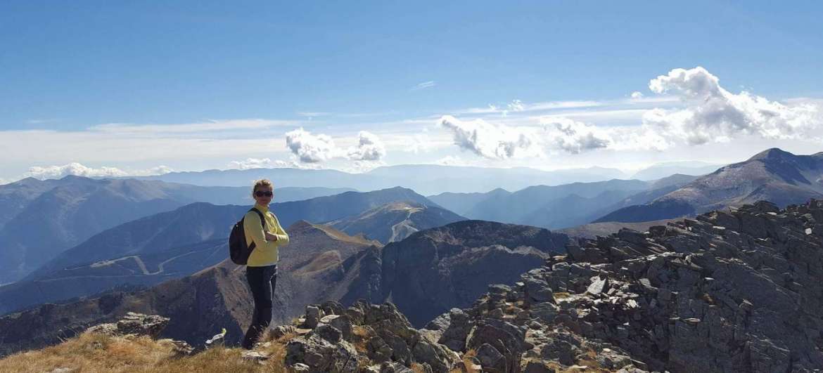 Ascent to Coma Pedrosa: Hiking