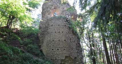 Un tour delle rovine del castello di Kynžvart