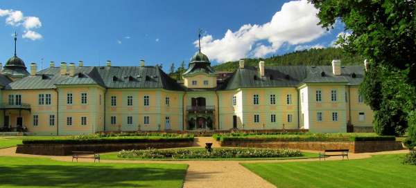 A tour of the Manětín chateau: Weather and season