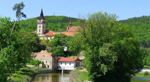 Sázavský klášter od řeky